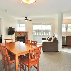 Holiday home Bear Two Bedroom By Mva, Whistler